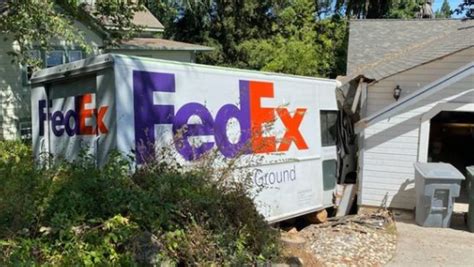 3 Injured after FedEx-Truck Crashes into Home on College Avenue [Tempe, AZ]